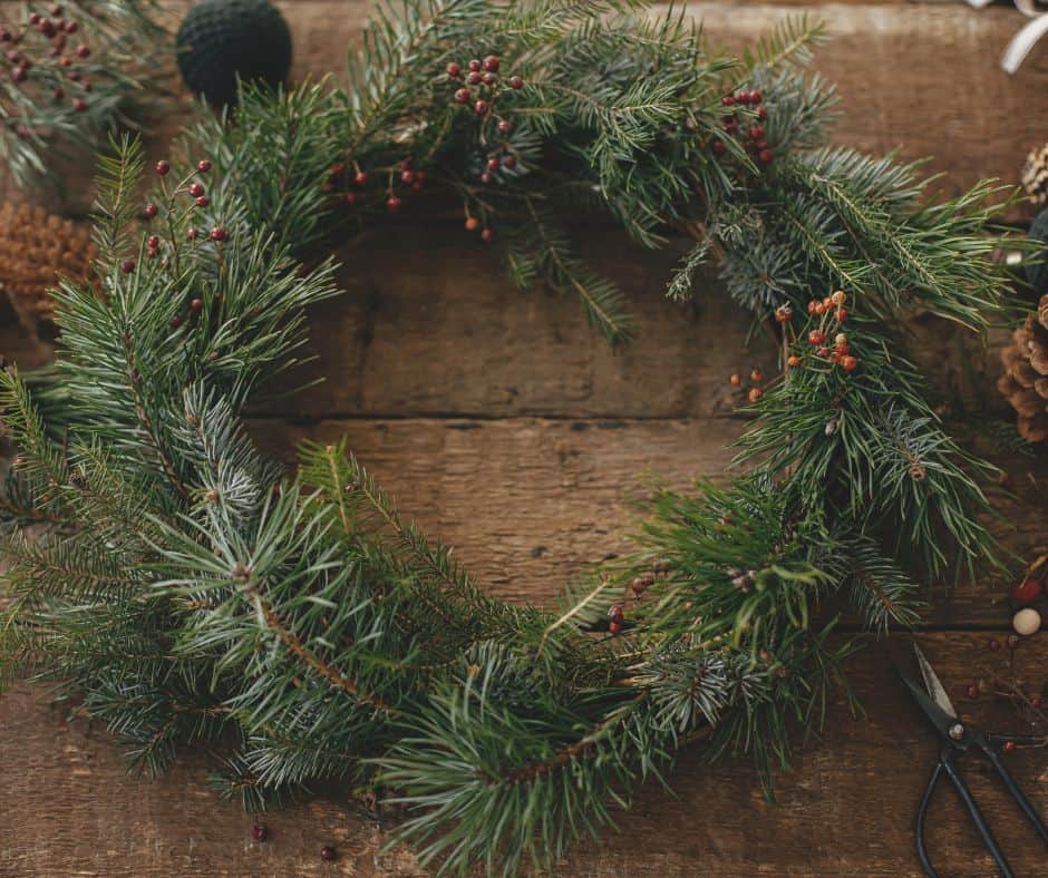 Picture of a white pine fresh wreath.